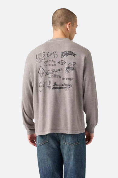 Beige T-shirt met lange mouwen van Levi's, met diverse Levi's logo-prints op de rug.