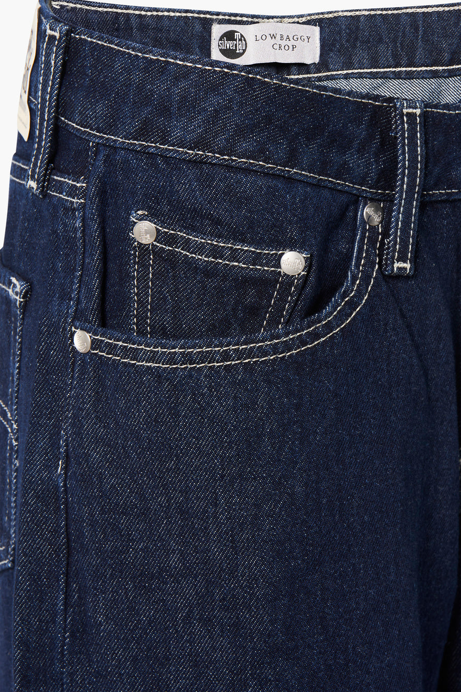 Wijde jeans van donkerblauw denim van Levi's®, met witte stiksels en metalen knopen.