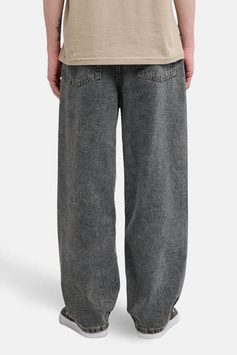Jeans straight mid grey denim van Levi's®, gezien van achteren, met achterzakken en losse pasvorm.