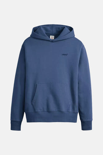 Hoodie bleu de Levi's® avec une poche à l'avant et un logo de marque sur la poitrine.