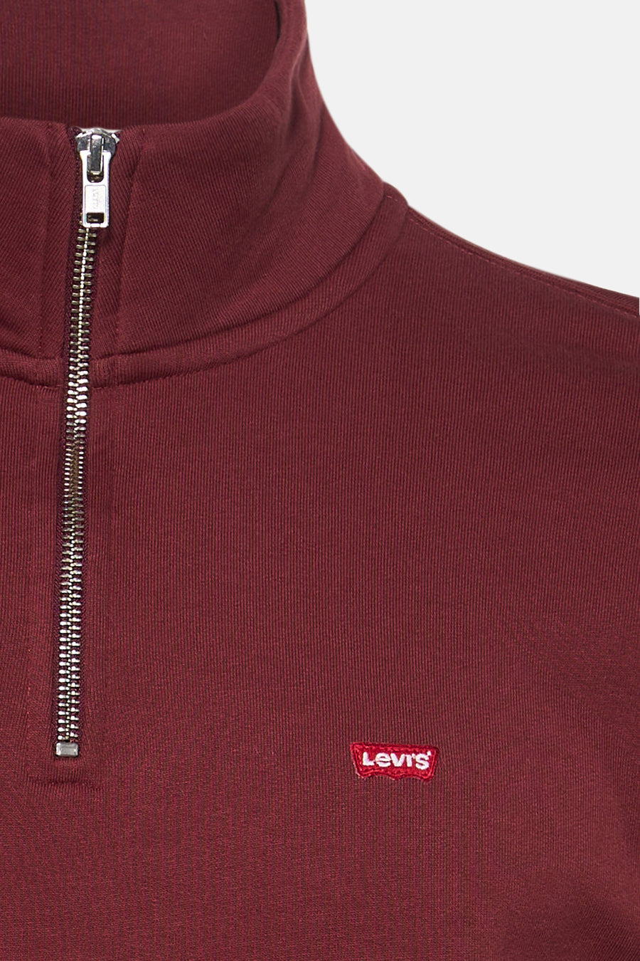Pull Bordeaux de Levi's avec une fermeture éclair courte et un petit logo sur la poitrine.
