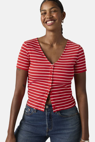 Rode gestreepte korte mouwen T-shirt van Levi's® met V-hals en knoopsluiting, gedragen met jeans, front view