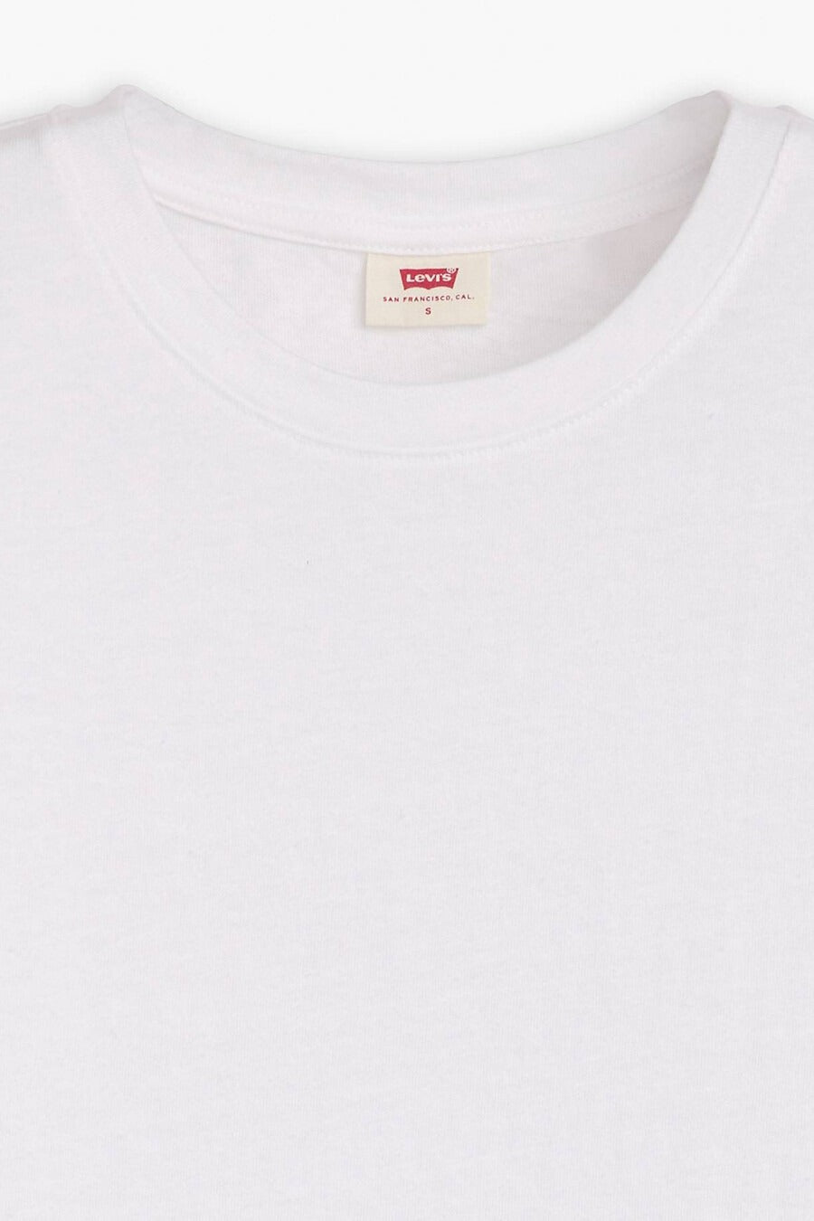 Witte top van Levi's, met een ronde hals en een label met het logo van het merk.
