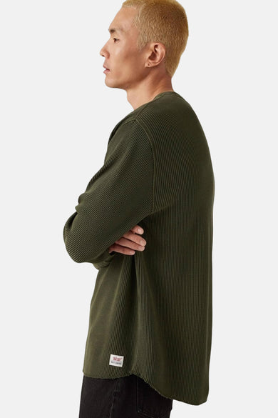 Groen T-shirt met lange mouwen van Levi's, met wafelstructuur en een label op de zoom.