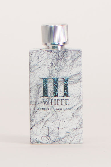 Wit parfum van Astrid Black Label, met een gemarmerd motief en zilveren details.
