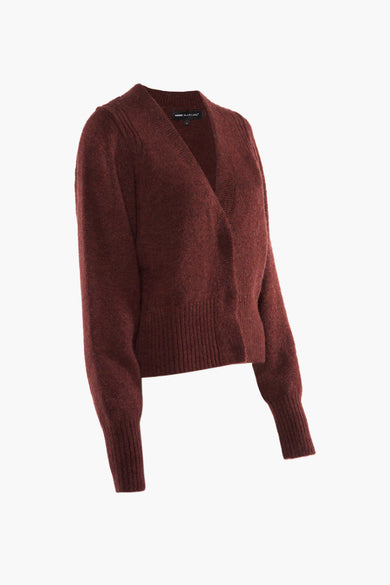 Bordeaux gilet van Astrid Black Label, met een zachte textuur en lange mouwen.

