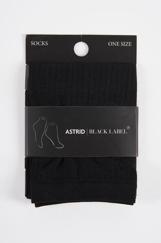 Zwarte sokken van Astrid Black Label in verpakking met logo en grafische sokkenafbeelding.