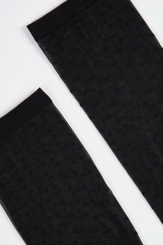 Zwarte sokken van Astrid Black Label, close-up weergave op een witte achtergrond.