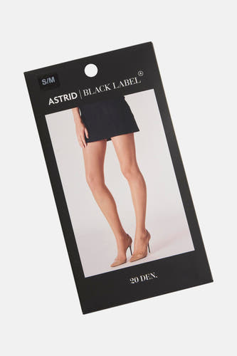 Roze panty van Astrid Black Label, met een 20 denier dikte, getoond op een zwart kartonnen verpakking.