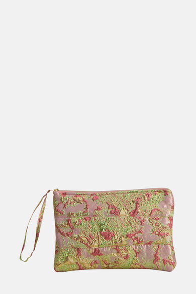 Roze handtas van Astrid Black Label met een bloemenmotief en een goudkleurige ritssluiting.