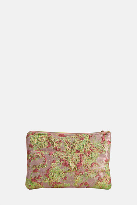 Roze handtas van Astrid Black Label met een gewatteerde textuur en gouden ritssluiting.
