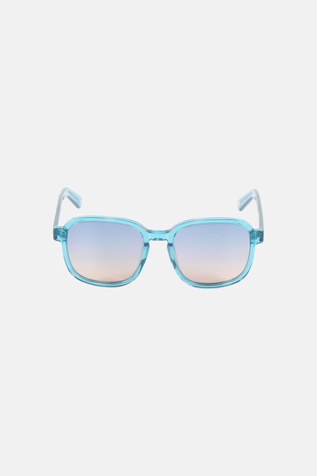 Blauwe zonnebril van Astrid Black Label, met gradient lenzen van blauw naar bruin.
