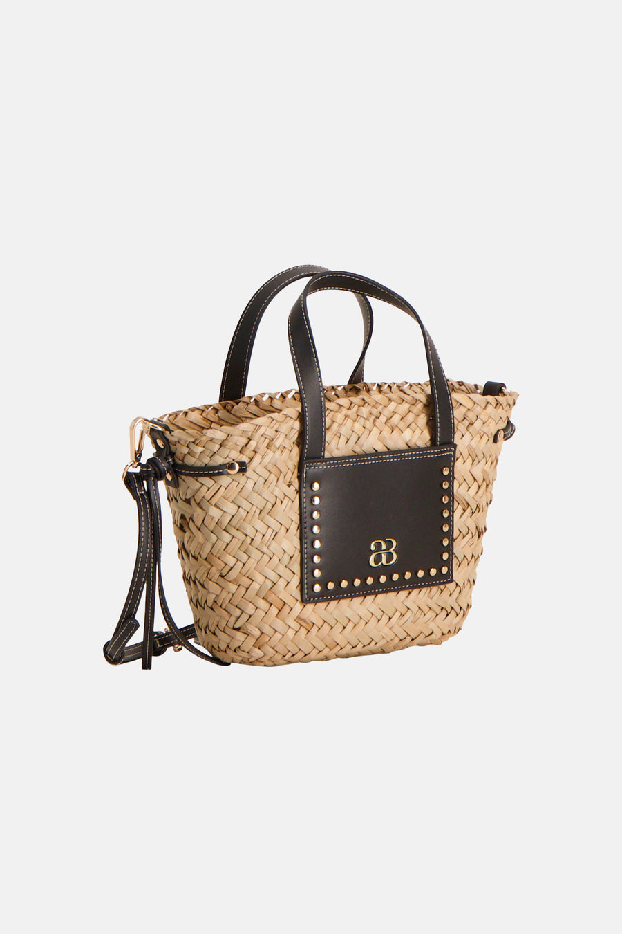 Beige schoudertas van Astrid Black Label met gevlochten details, zwarte leren accenten en gouden studs.
