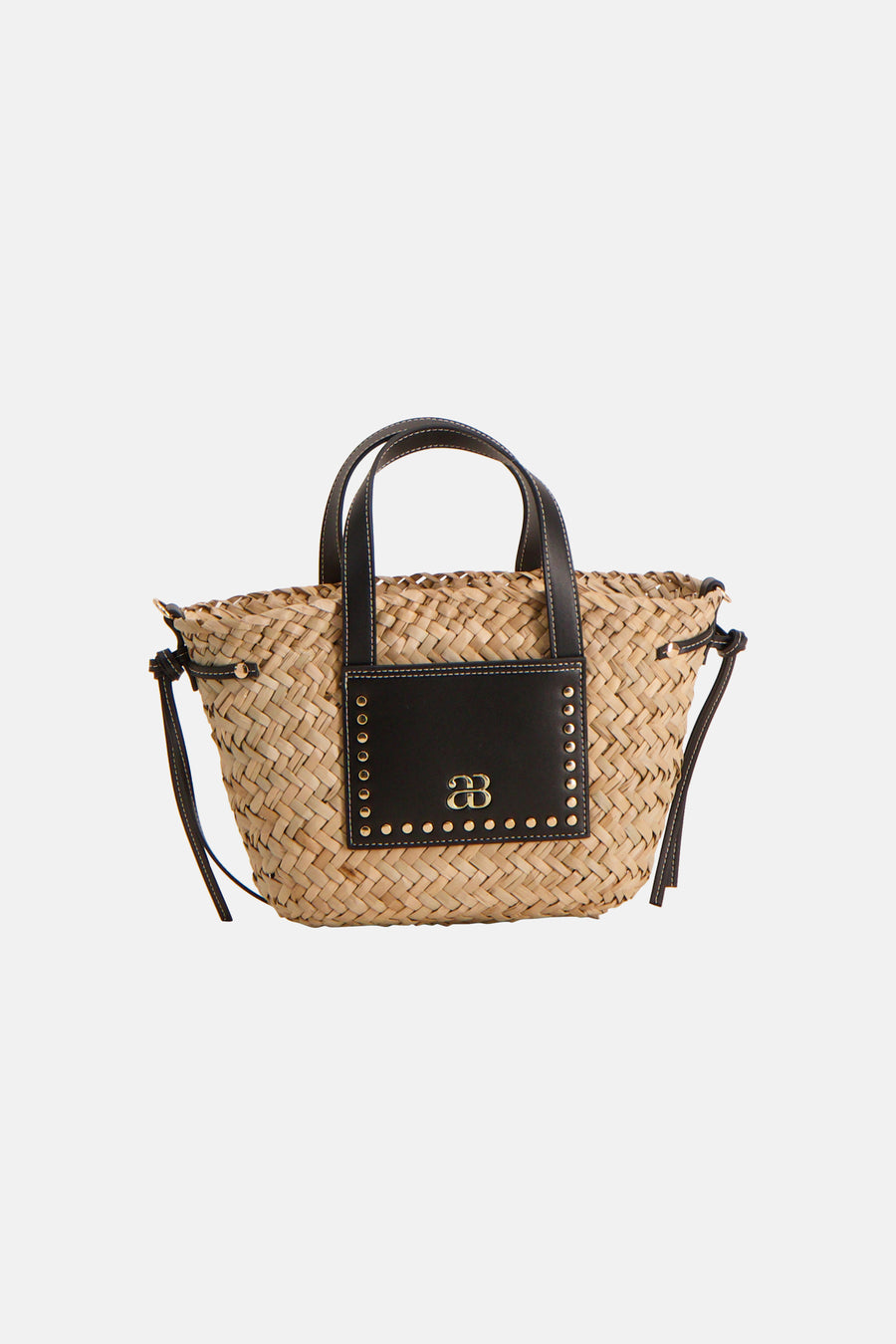 Beige schoudertas van Astrid Black Label met leren accenten, studs en een gevlochten textuur.
