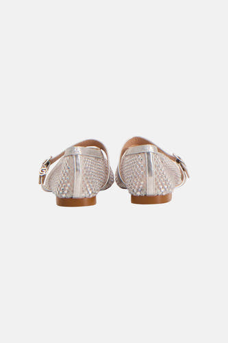 Zilveren ballerina's van Astrid Black Label, met strass steentjes en een bandje met een zilveren gesp.
