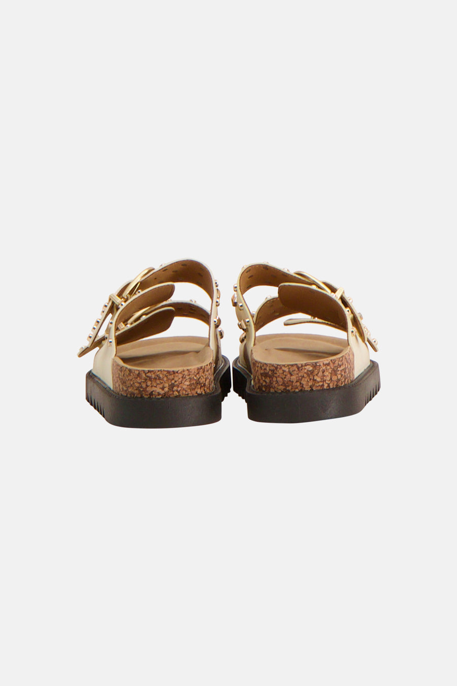 Beige pantoffels van Astrid Black Label met dubbele bandjes en studs, gezien van achteren.
