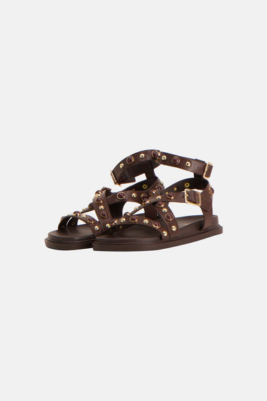Bruine sandalen van Astrid Black Label met bandjes en decoratieve studs.