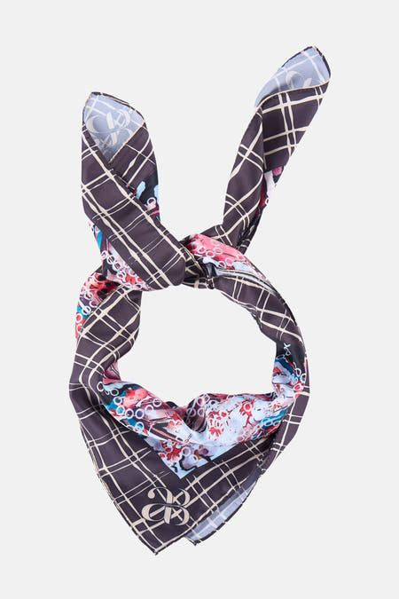 Multikleurige sjaal van Astrid Black Label met een ruitpatroon en bloemmotieven.
