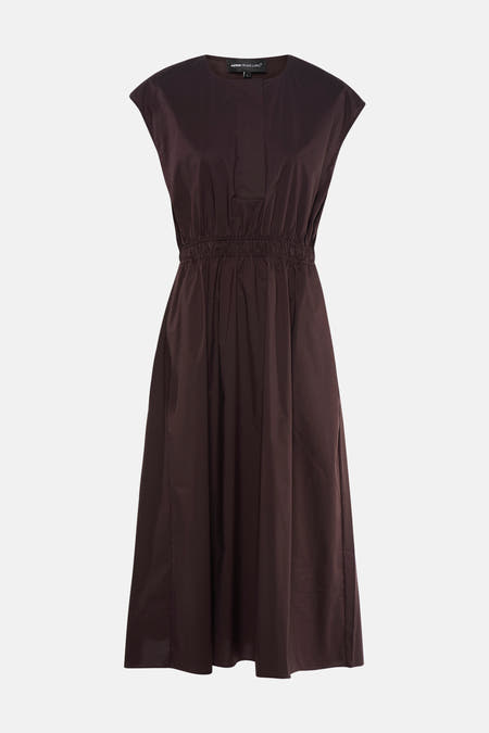 Bruin mouwloos kleedje van Astrid Black Label met ronde hals en elastische taille.
