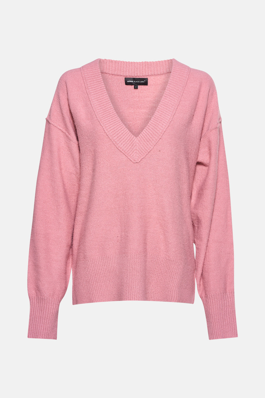 T-shirt rose à col V d'Astrid Black Label, avec longues manches et bordures côtelées.