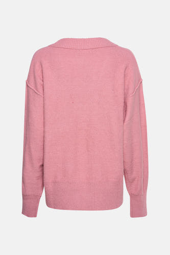 T-shirt rose à col V d'Astrid Black Label, avec des manches longues et une texture finement tricotée.
