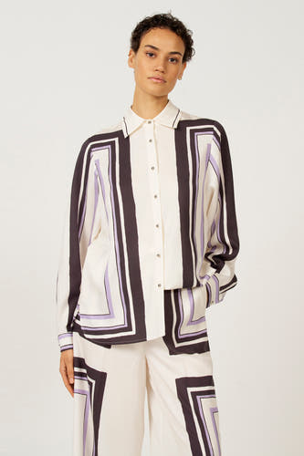 Chemisier multicolore à manches longues Astrid Black Label, avec motif graphique noir, blanc et lilas.