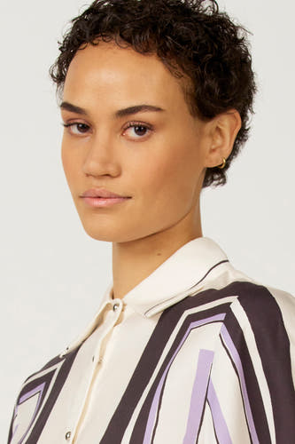 Chemisier multicolore à manches longues Astrid Black Label, avec un motif à rayures géométriques.