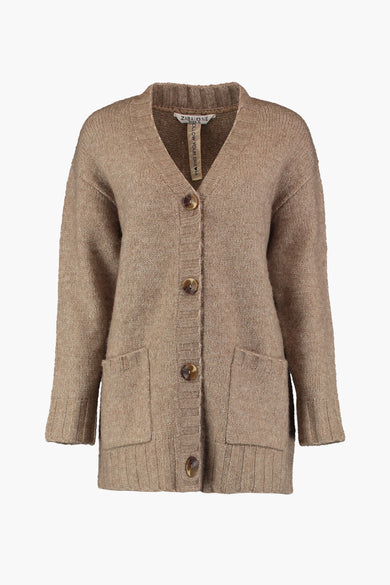 Beige gebreid vest van ZABAIONE met V-hals, bruine knopen en twee opgestikte zakken.