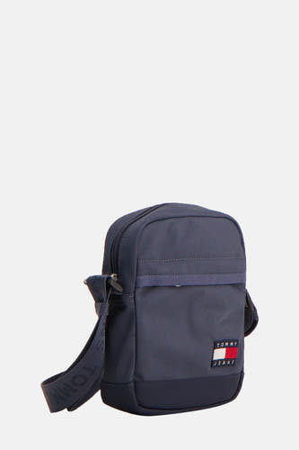 Sac à dos bleu de TOMMY JEANS avec une sangle d'épaule ajustable et logo de marque.