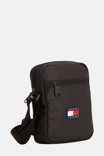 Zwarte schoudertas van TOMMY JEANS, met een vierkant logo en een verstelbare schouderband.
