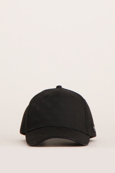 Zwarte pet van Guess met subtiel logo-patroon.
