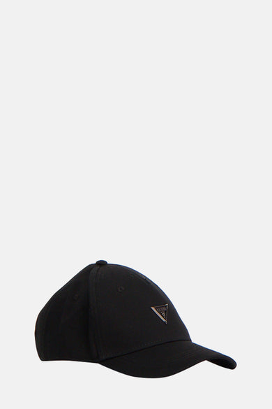 Zwarte pet van Guess, met een driehoekig logo op de voorkant.