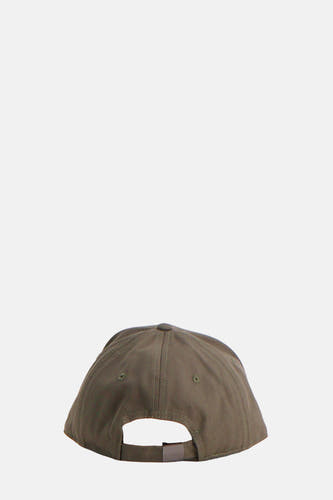 Kaki pet van Guess, met een verstelbare band aan de achterkant.