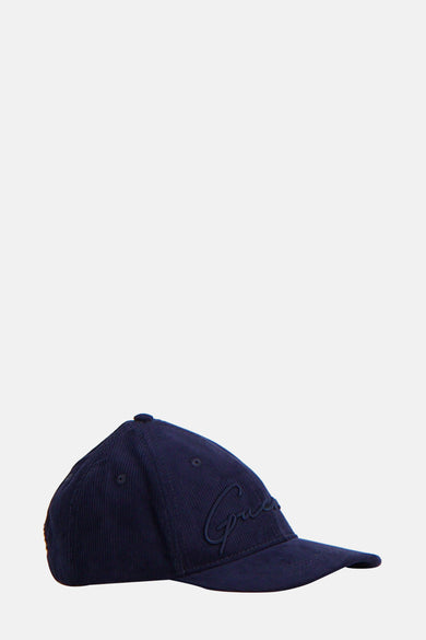 Chapeau bleu de Guess avec logo subtil ton sur ton sur l'avant, texture corduroy.