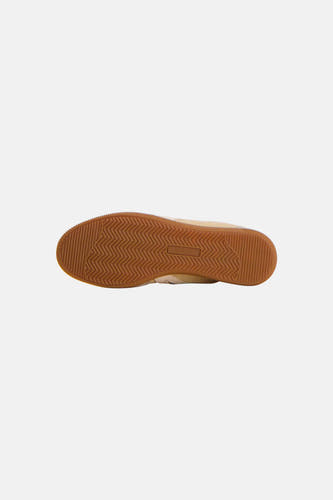 Beige sneakers van AMERICANINO met bruine rubberzool en zigzag profiel, onderaanzicht