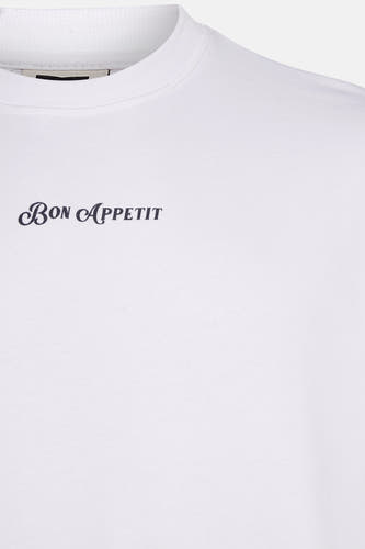 Witte sweater van KAOTIKO met zwarte “Bon Appetit” tekst.