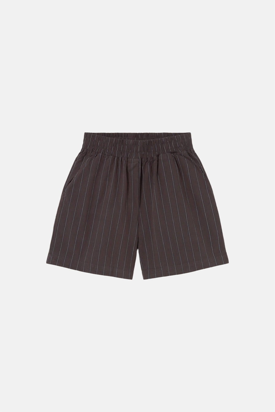 Short marron de KAOTIKO avec rayures craie et taille élastique.