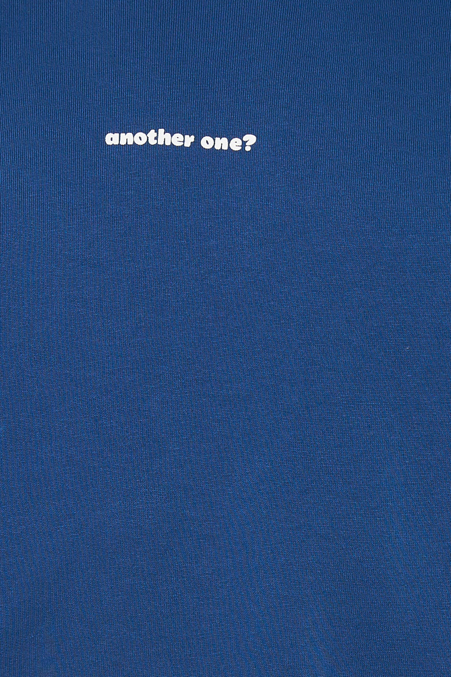 Pull bleu de KAOTIKO, avec le texte "another one?" en lettres blanches.