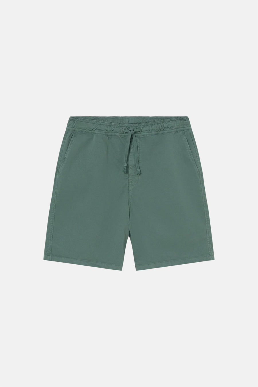 Groene short van KAOTIKO met een trekkoord in de taille en steekzakken.