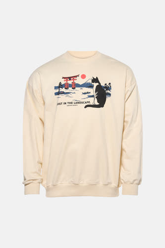 Pull écru de KAOTIKO avec un imprimé graphique d'un chat et d'un paysage japonais.