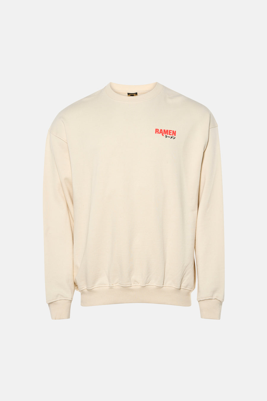 Pull écru à col rond de KAOTIKO, avec imprimé texte rouge 'RAMEN' sur la poitrine.