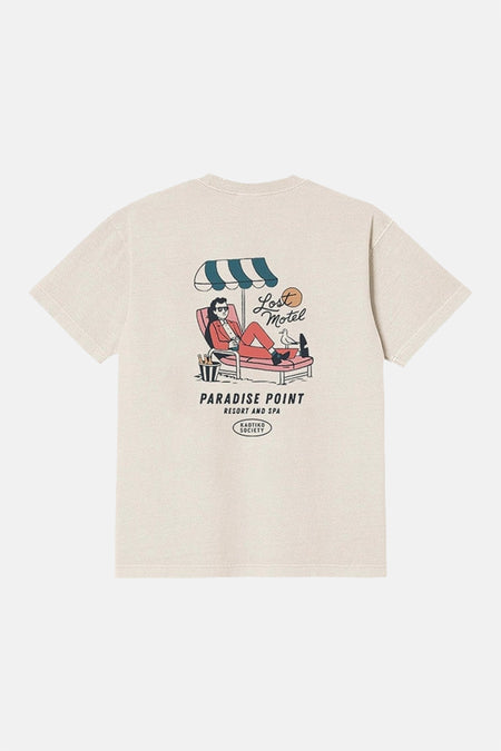 Ecru T-shirt van KAOTIKO met een print van een man op een strandstoel op de rug.
