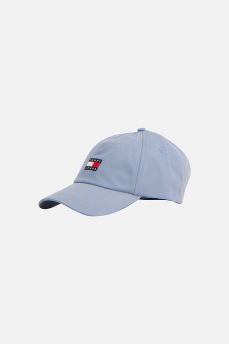 Lichtblauwe pet van TOMMY JEANS met klein logo op de voorkant, zijaanzicht, gestructureerd materiaal