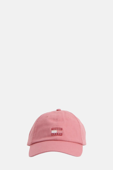 Roze pet van TOMMY JEANS, met een logo-badge op de voorkant.