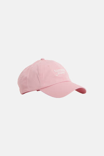 Roze pet van Tommy Jeans, met een geborduurd logo op de voorkant, op een egale achtergrond.
