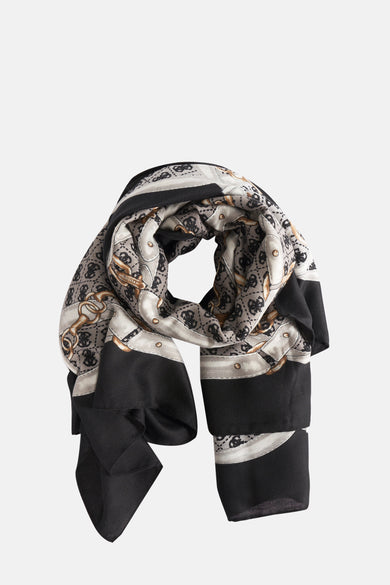 Châle noir de Guess avec motif de chaînes d'or et le logo Guess.