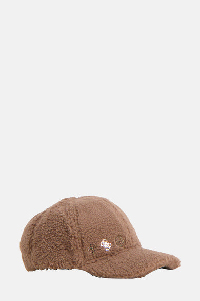 Chapeau beige de Guess avec structure en fourrure et applications logoatives du logo.