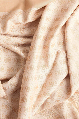 Bruine zomersjaal van Guess met een subtiel, all-over logo patroon en gedrapeerde textuur.