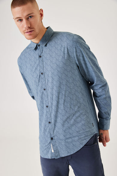 Blauw overhemd met lange mouwen van GARCIA, met een subtiel patroon en een klassieke kraag.