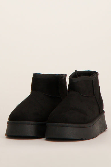 Chaussures de ville noires de ZEB STYLE LAB, vues par derrière avec une semelle épaisse et un intérieur doux.